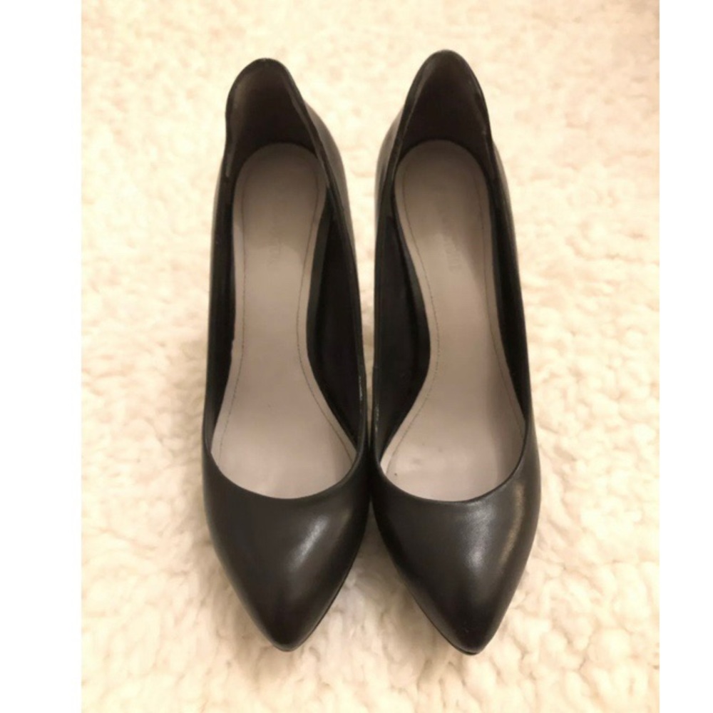 POUR LA VICTOIRE AYA DRESS PUMP - Black. Size 8.